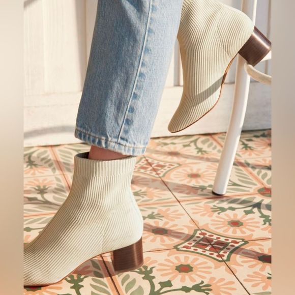 Everlane NWOB The Glove ReKnit Ankle Bootie in Neutral Bone Beige Cream Color 5 - Picture 1 of 16